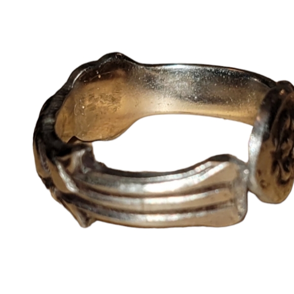 Beautiful Petite Vintage Spoon Ring Size 5 Hand Forged - Picture 2 of 8